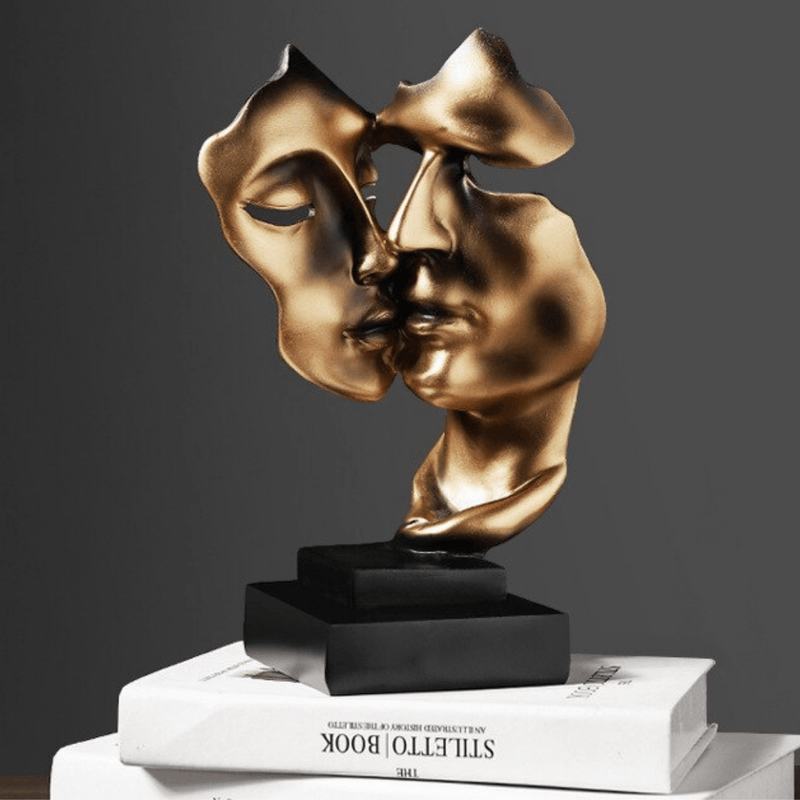 Escultura "O Beijo de Ouro